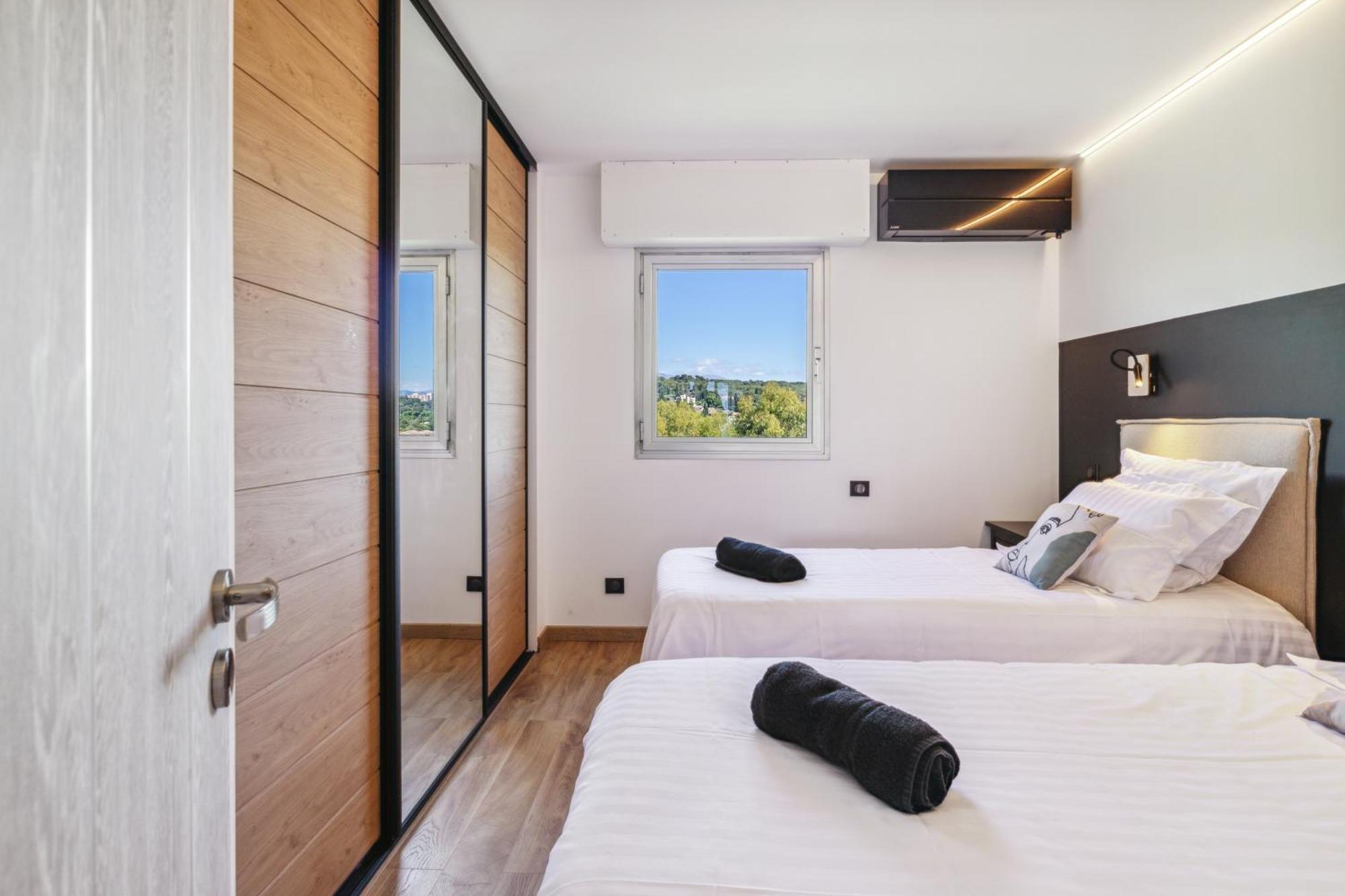 Duplex Villa Les Pins 89M2 Et Terrasse 30M2 昂蒂布 外观 照片