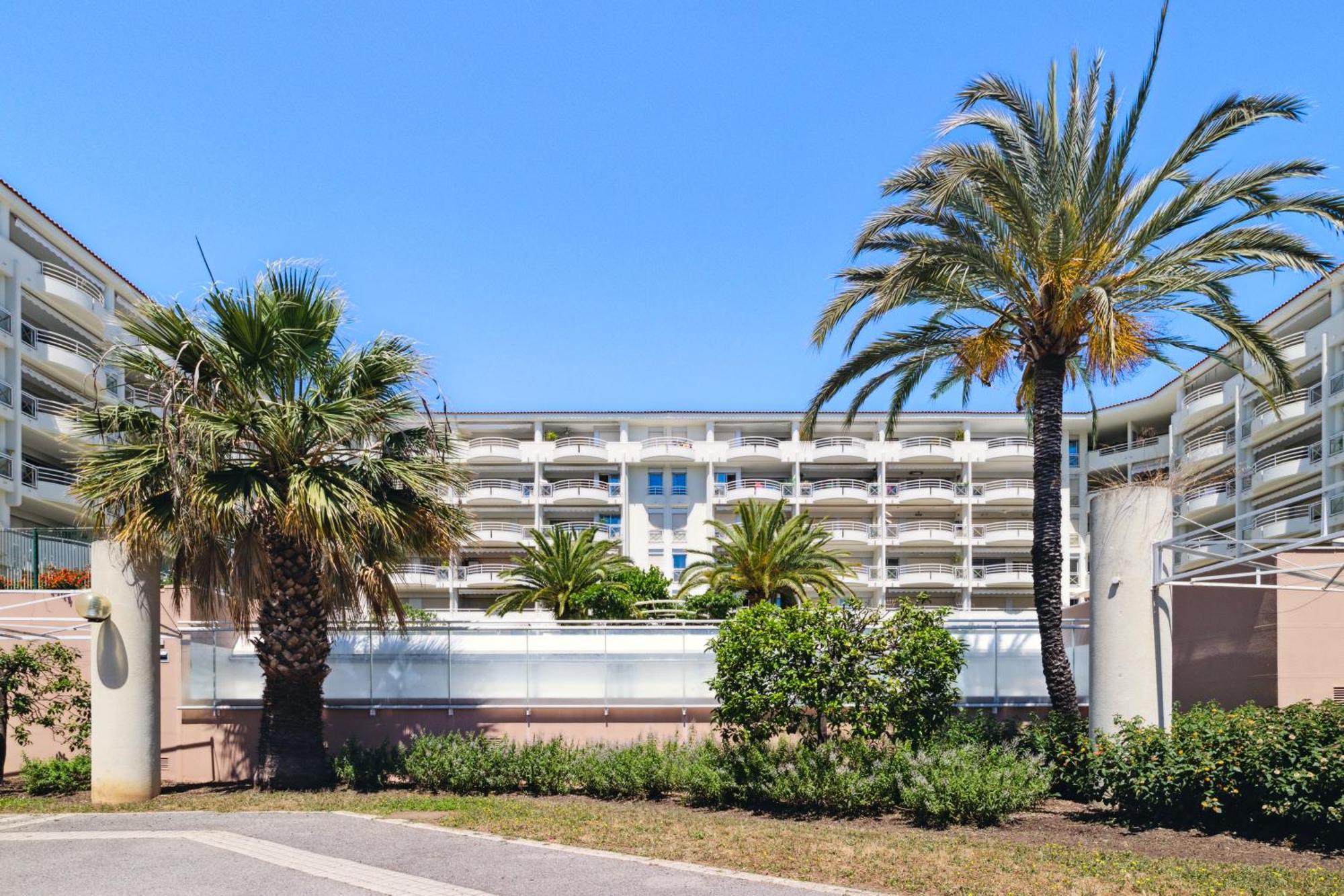 Duplex Villa Les Pins 89M2 Et Terrasse 30M2 昂蒂布 外观 照片